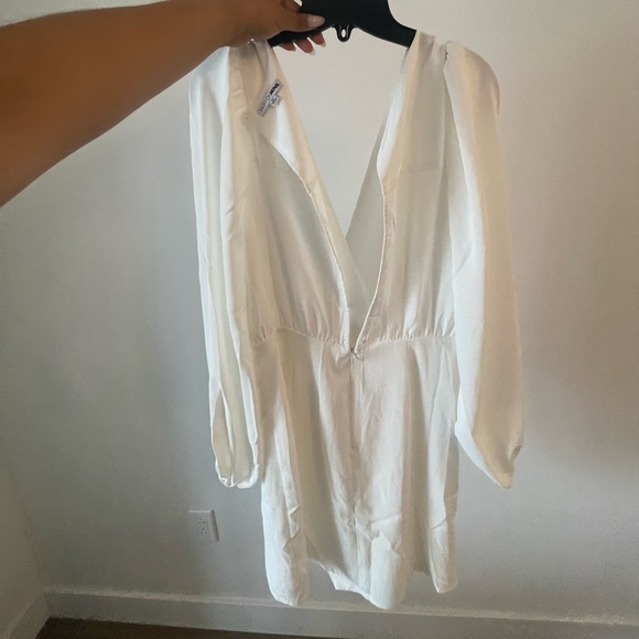 Selling this dress because is it to small for me - Picture 2 of 2